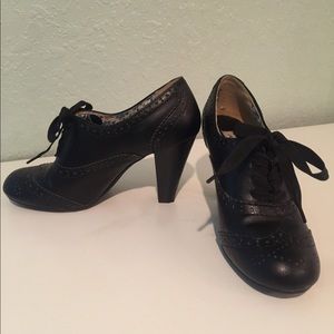 !! Lowest!!! American eagle closed toe ankle heels