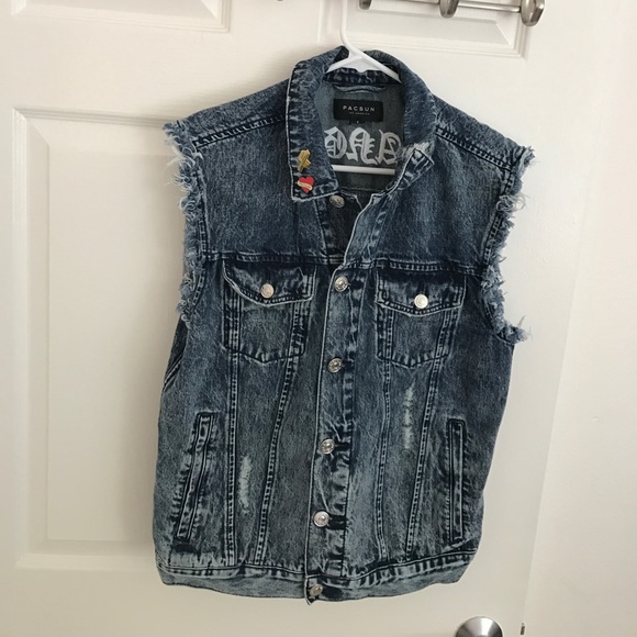 PACSUN DENIM VEST WITH ROSE FLOWER EMBROIDERY. SM - Picture 3 of 6