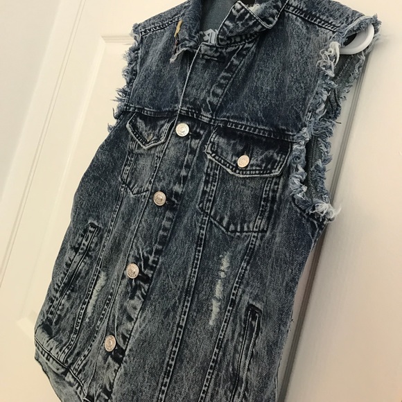 PACSUN DENIM VEST WITH ROSE FLOWER EMBROIDERY. SM - Picture 5 of 6