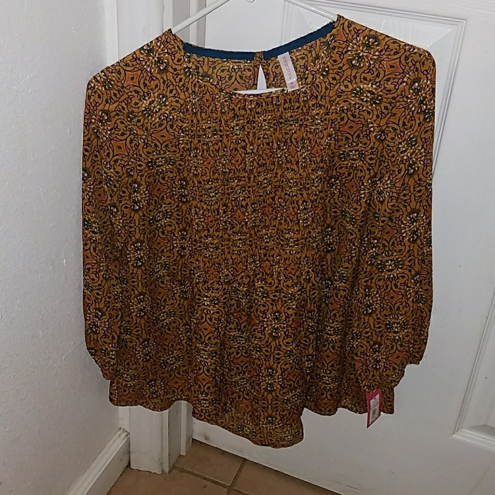 Flowy arm blouse