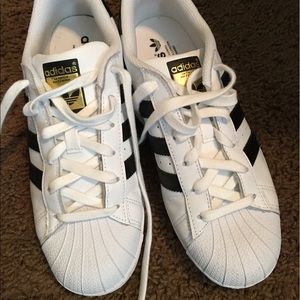 Adidas tennis shoes