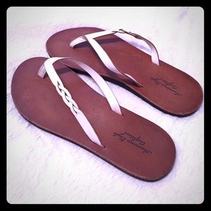 American Eagle Size 7 1/2 Cute White Flip Flops