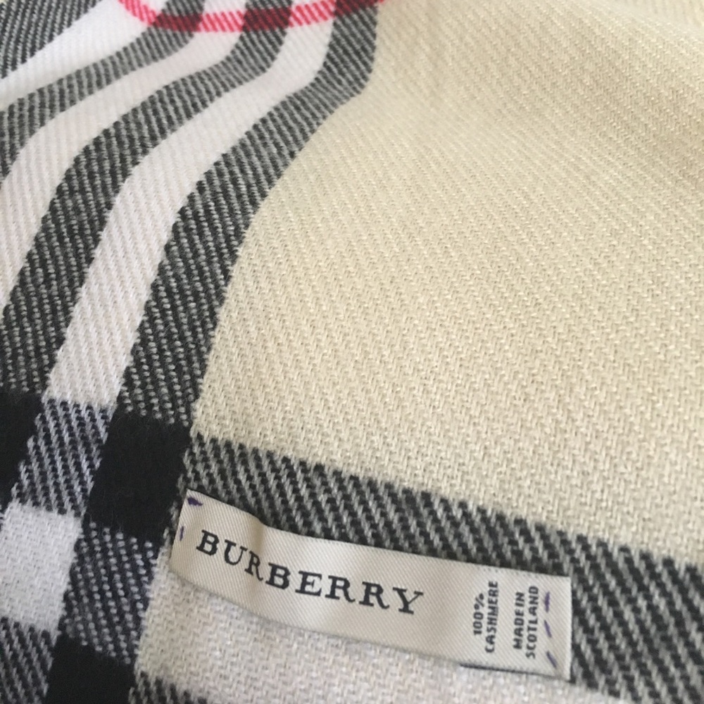 Burberry cashmere wool scarf -  final markdown