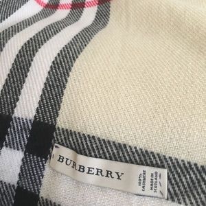 Burberry cashmere wool scarf -  final markdown