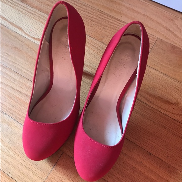 Charlotte Russe Red Platform Heels Pumps Size 8 - Picture 2 of 5