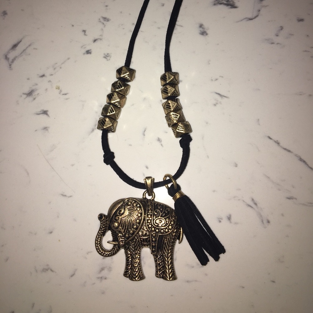 Gold elephant necklace and earrings set🐘