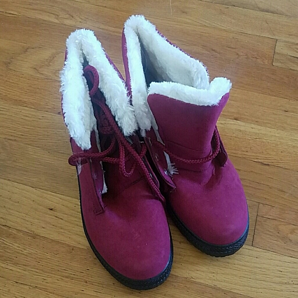 BRAND NEW...Maroon hiking boots