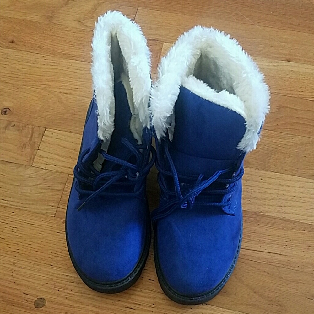 BRAND NEW...Gorgeous blue faux fur hiking boots