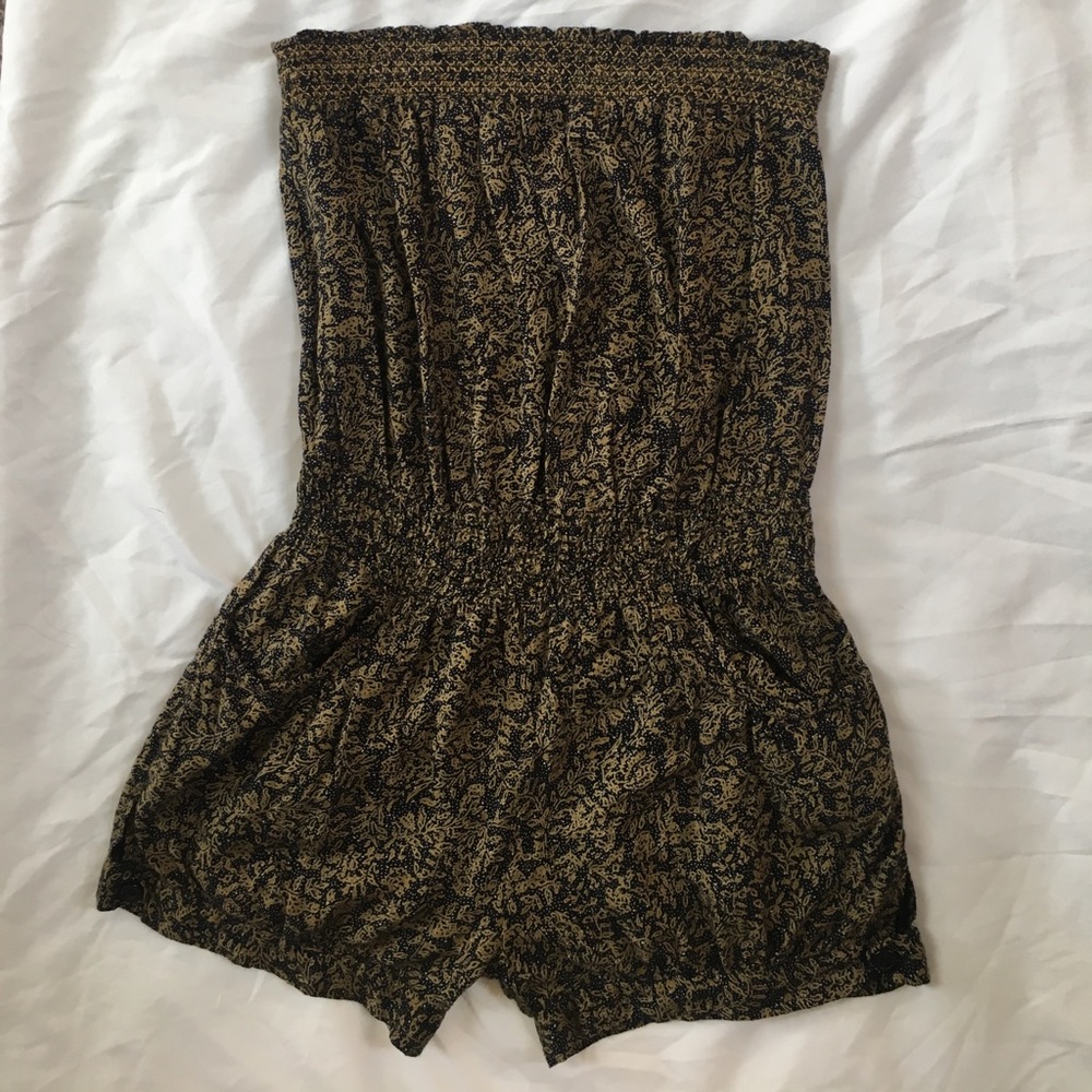 Adorable strapless romper - small