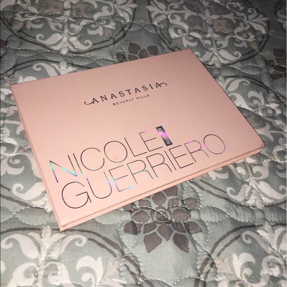 Anastasia glow kit