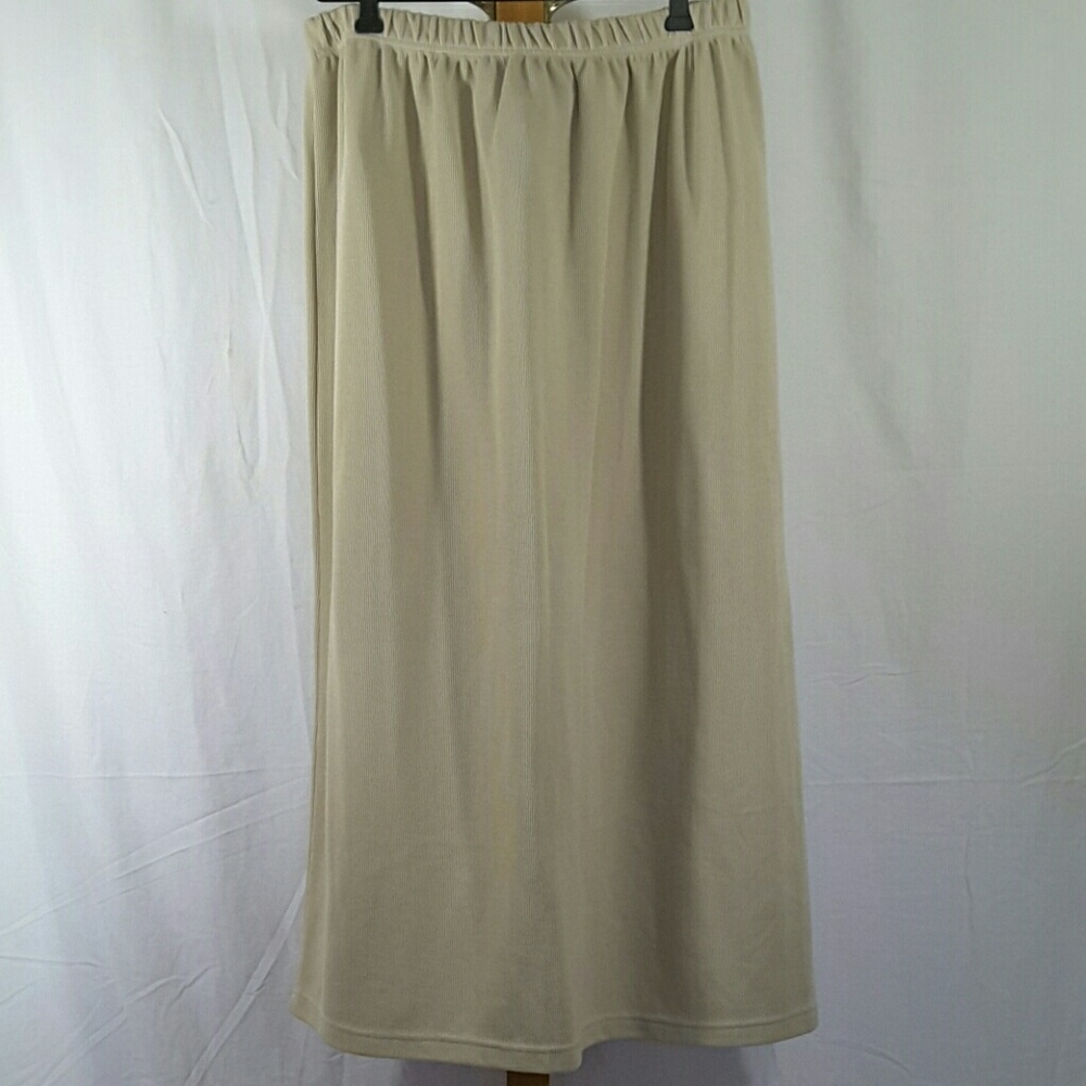 Sport Savvy Beige Skirt 1X (18/20) Plus Size
