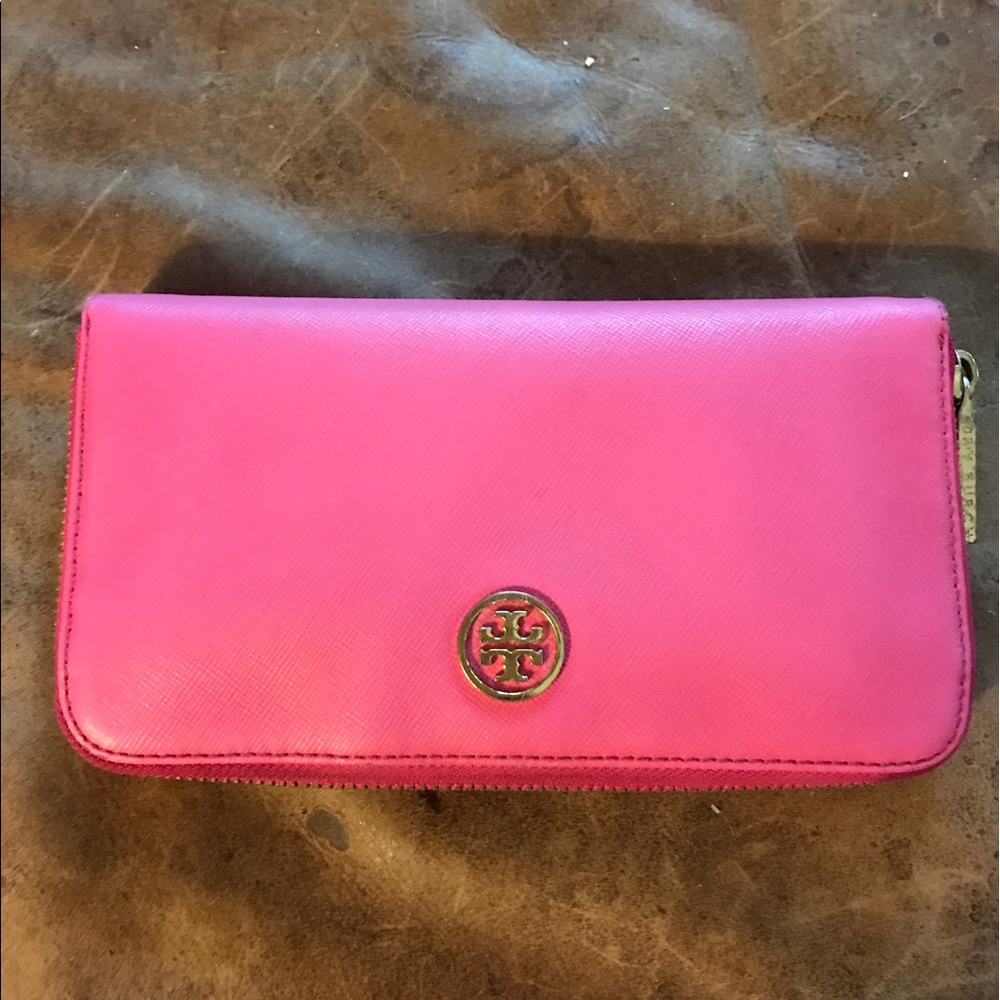 TORY BURCH-FULL SIZED-ZIP AROUND WALLET in PINK 💓