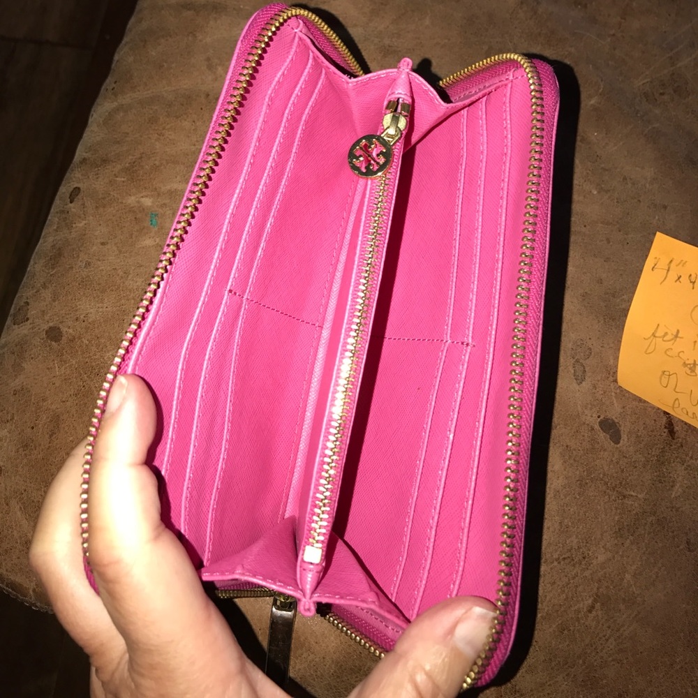 TORY BURCH-FULL SIZED-ZIP AROUND WALLET in PINK 💓 - Picture 4 of 7