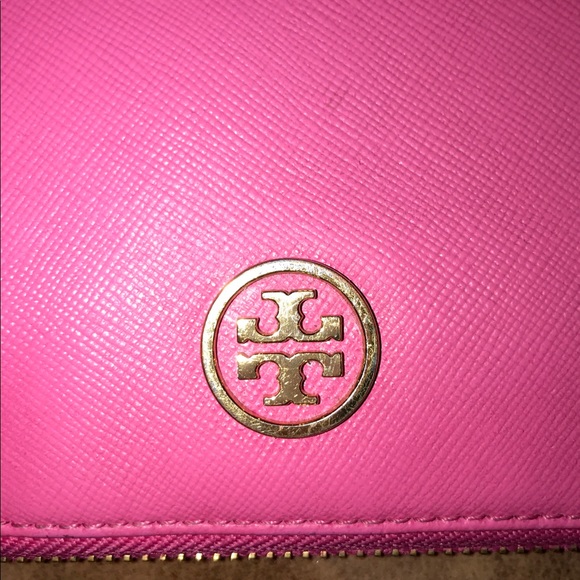 TORY BURCH-FULL SIZED-ZIP AROUND WALLET in PINK 💓 - Picture 3 of 7