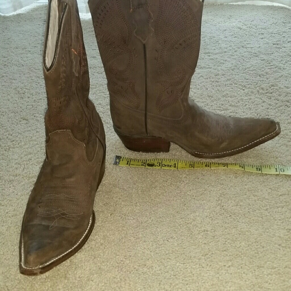 Boy's cowboy boots small