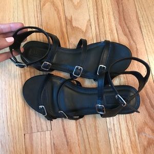 Cute strappy black sandals!
