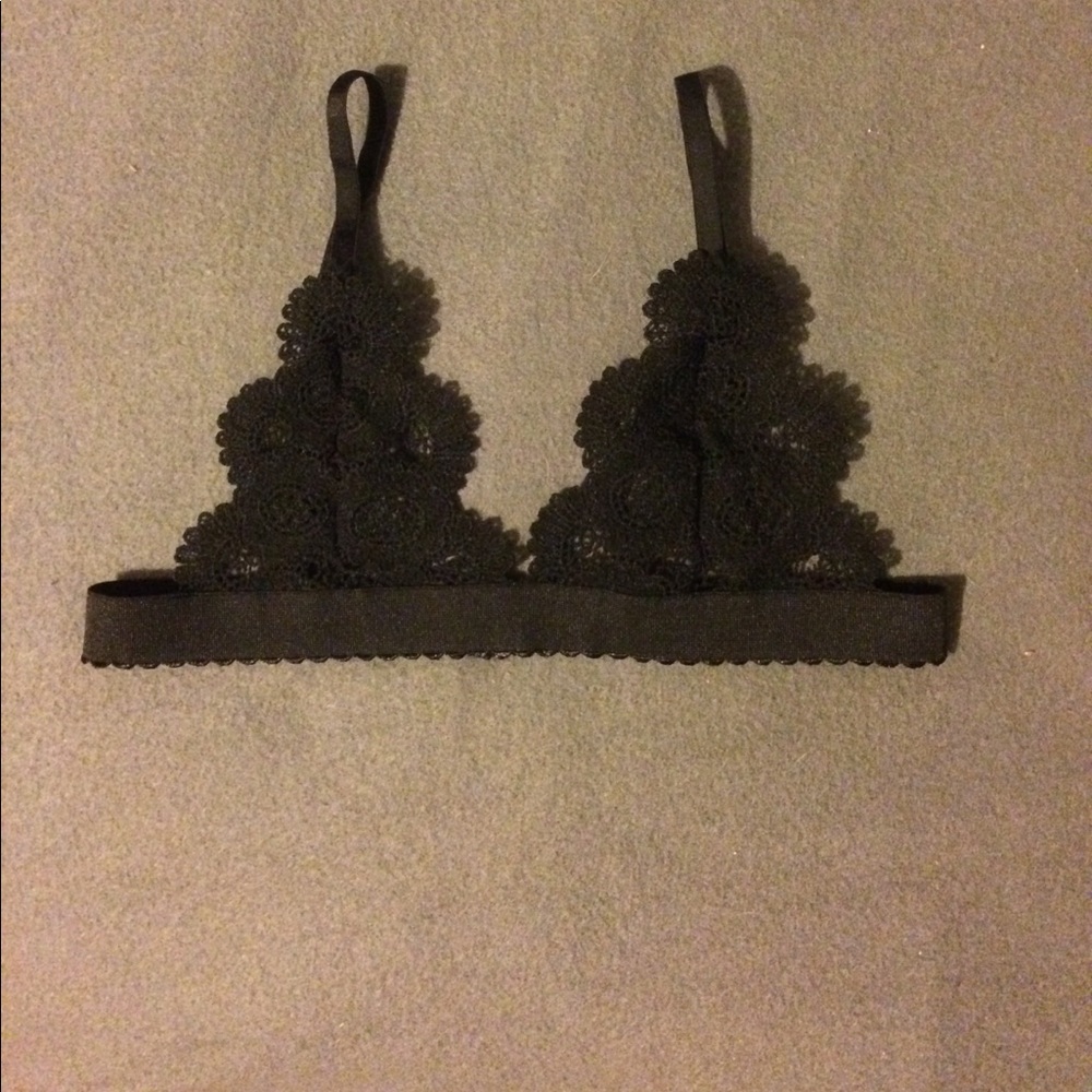 Black scalloped lace bra