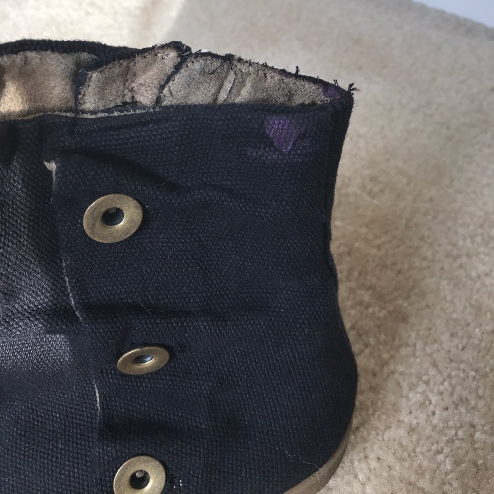Shoes - Picture 2 of 3