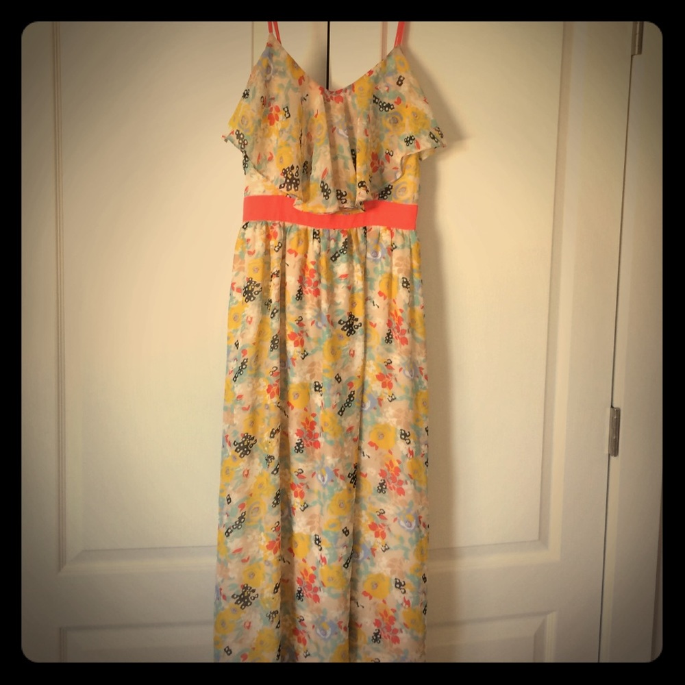Perfect dress for summer! Flower print maxi dress