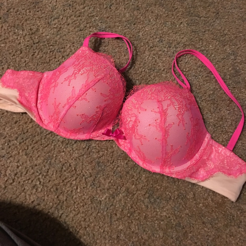 Pink Lace Victoria's Secret bra