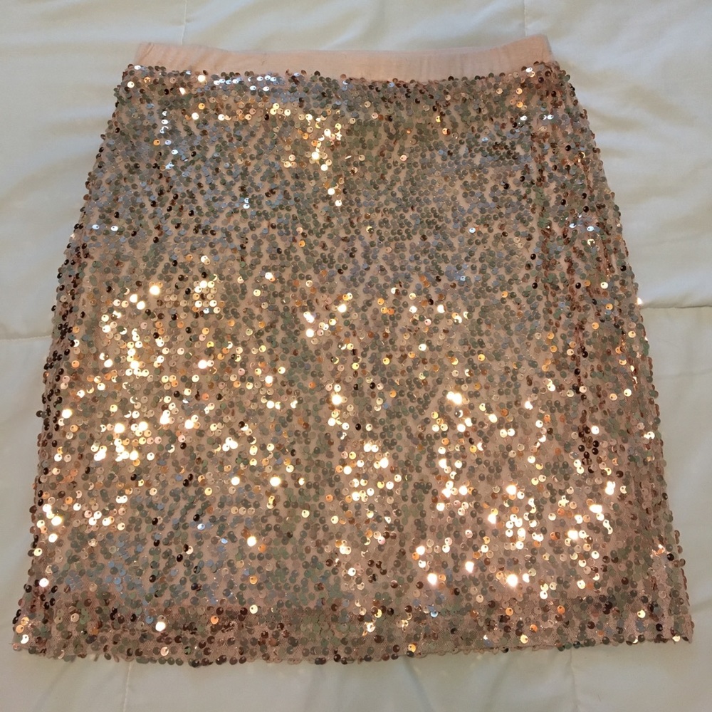 Stretchy pink sequin skirt