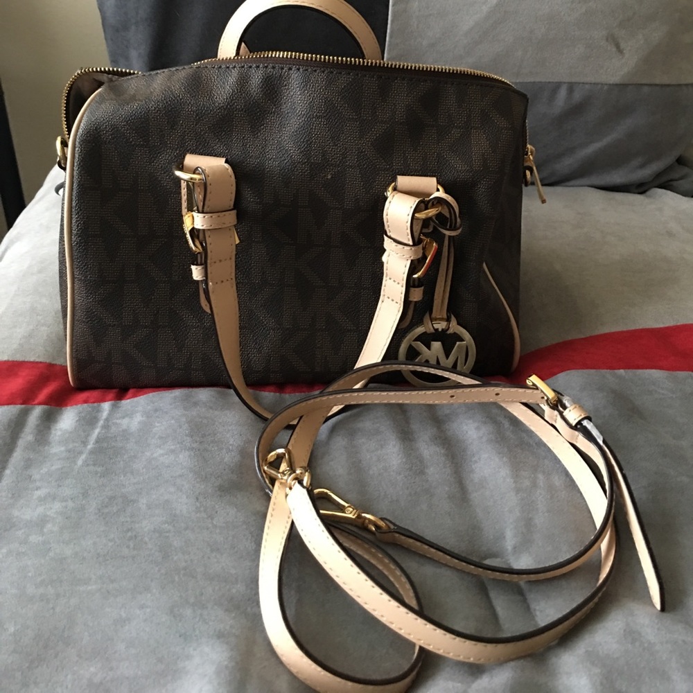 *1 HOUR FLASH SALE!!!!!!!* Michael Kors Satchel