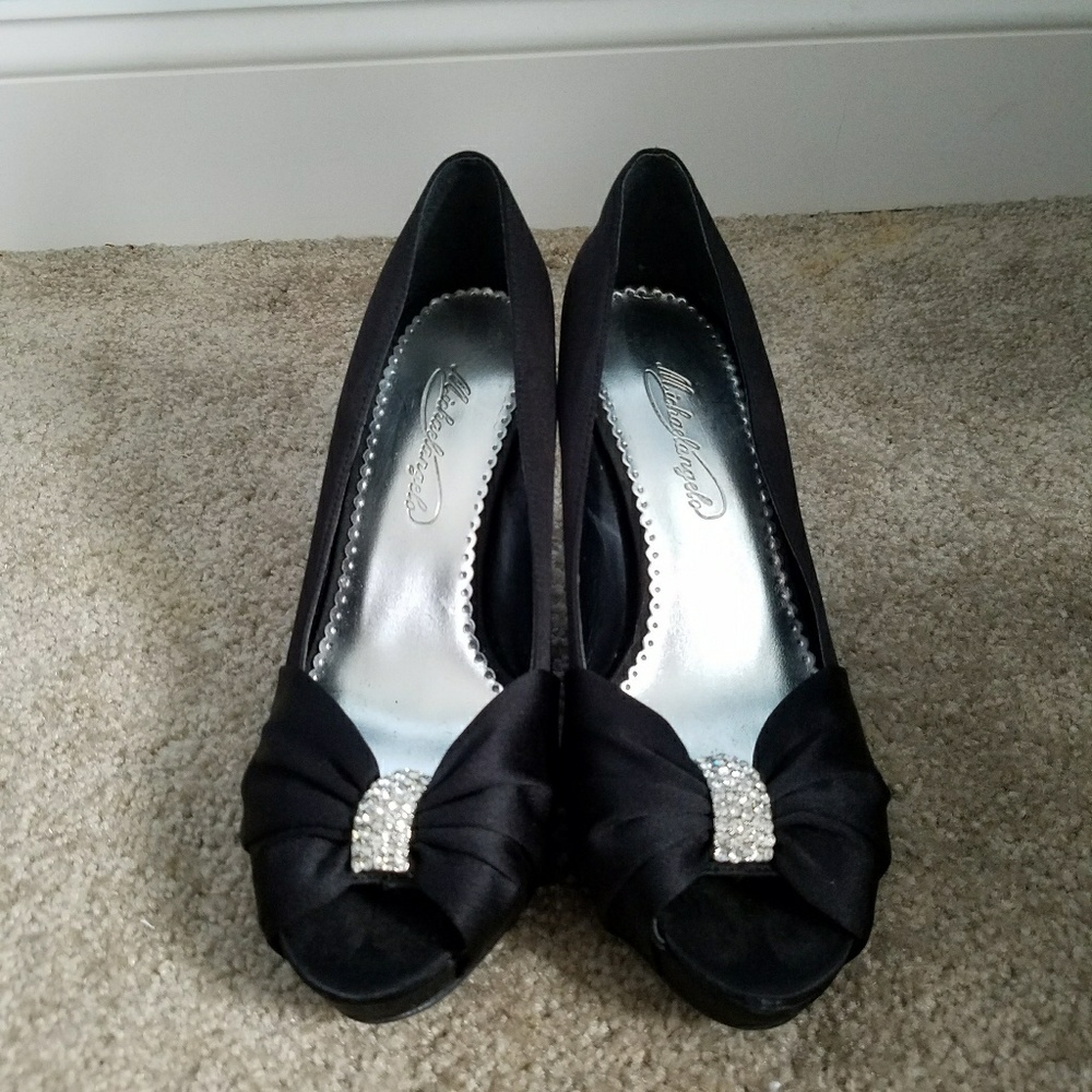 Cute Peep Toe Pumps
