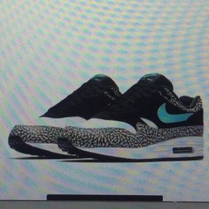 Meet your Posher, Max