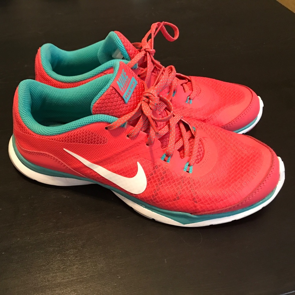 Coral/Aqua Nike Training Flex TR5 women's size 8.