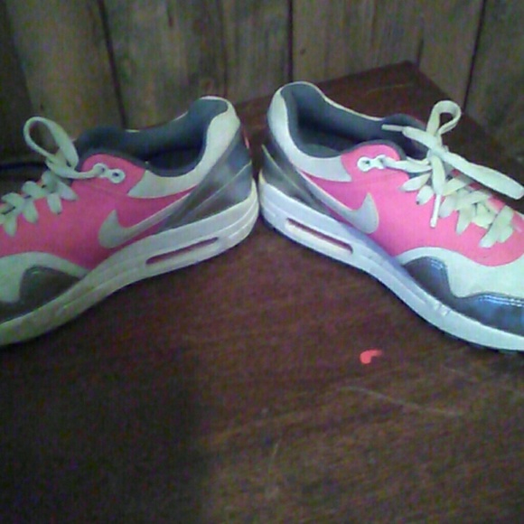 Nike shoes - Picture 3 of 3