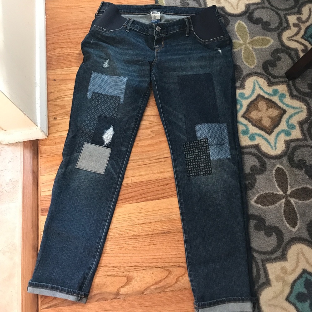 Old Navy Maternity Boyfriend Skinny Jeans. Size 10