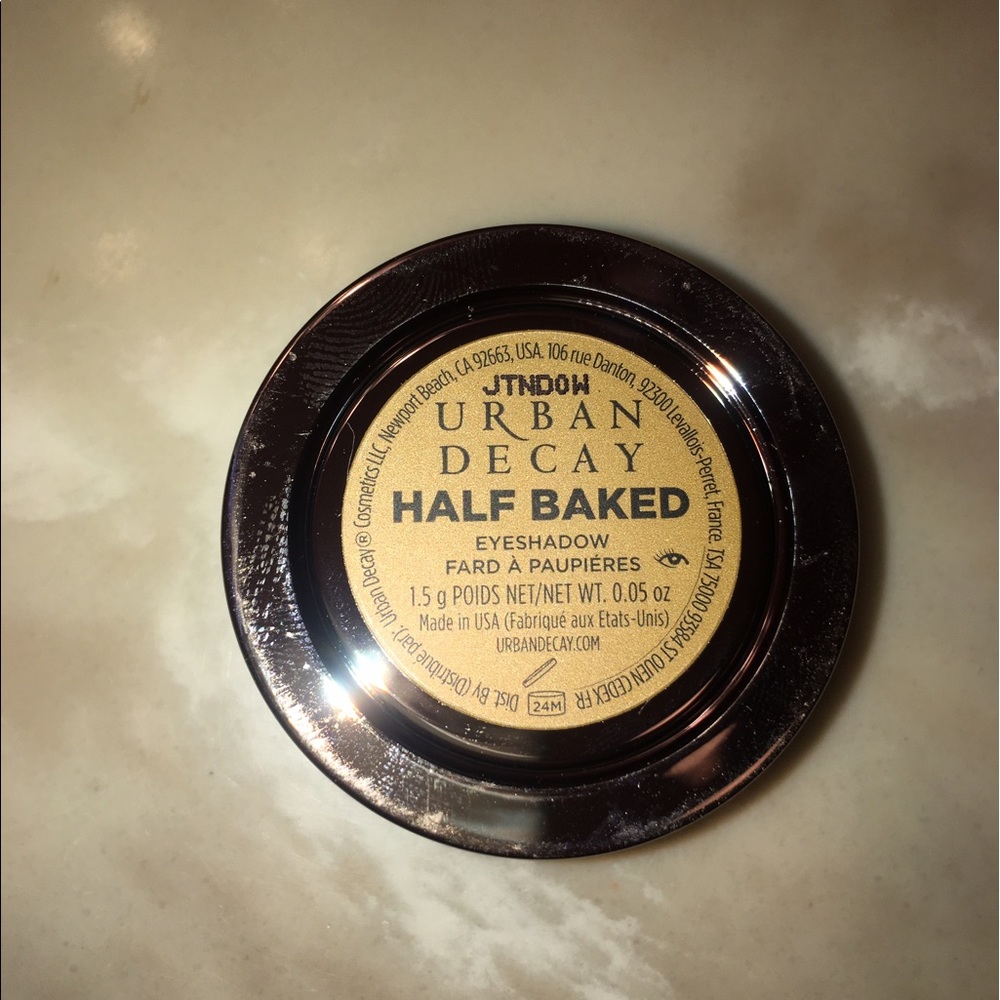 Urban Decay Full sized eye shadow in half baked