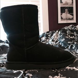 Classic short black uggs