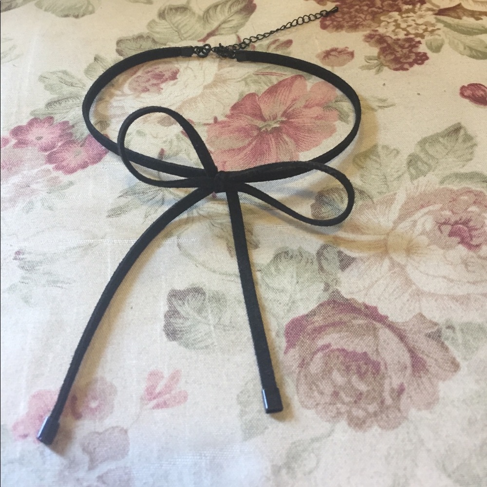 Bow choker NWOT
