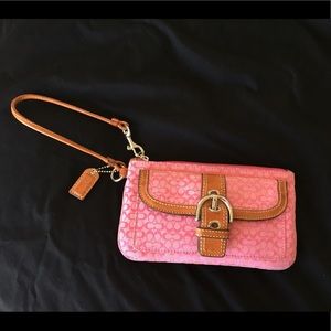 💖 Spring/Summer color Coach wristlet! 💖