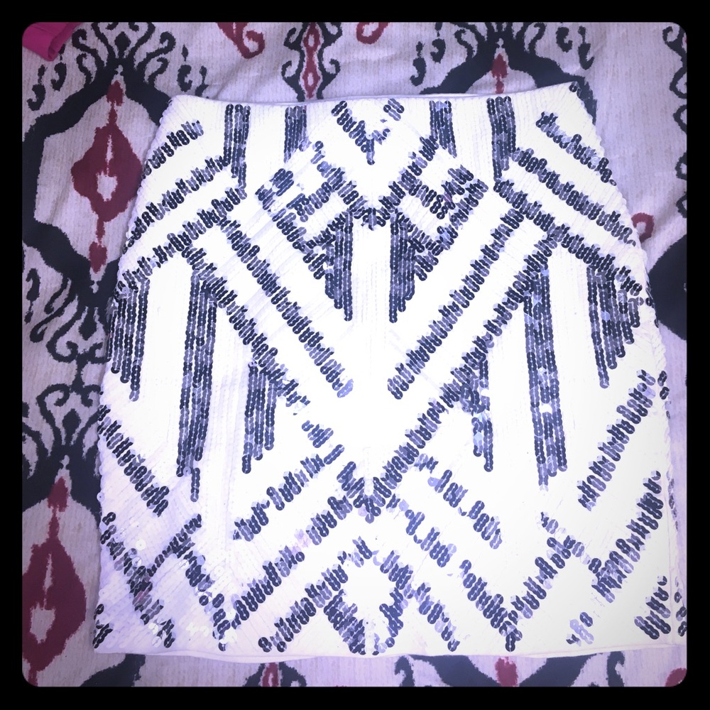 White/silver sequined Express skirt.
