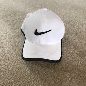white nike hat