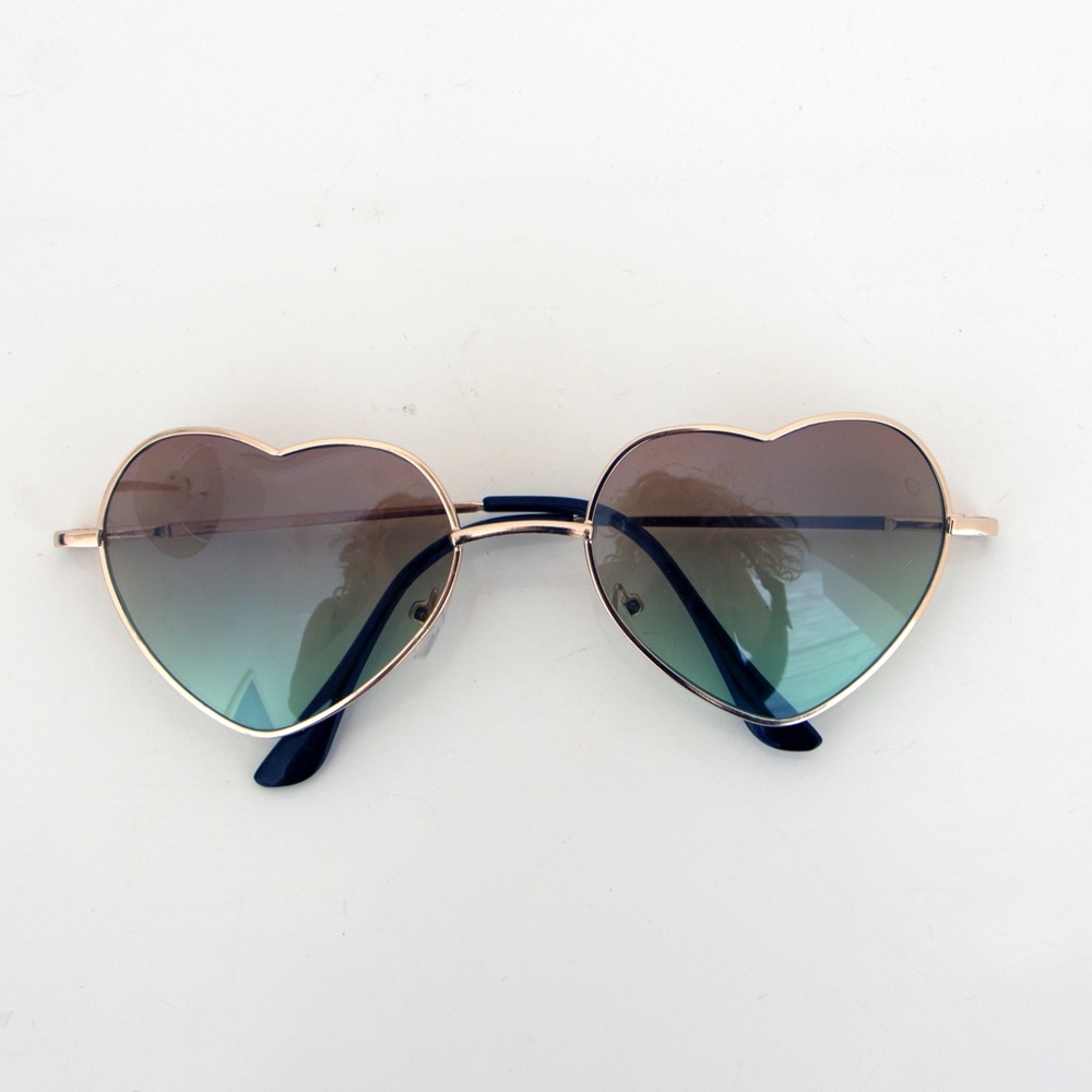 NEW! 💜 Love Me Like U Do 💜 heart shades