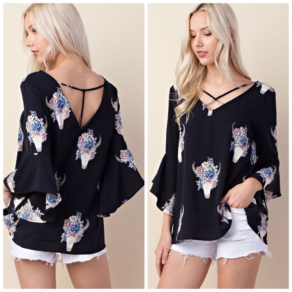 Floral longhorn print v-neck bell sleeves blouse. - Picture 2 of 4