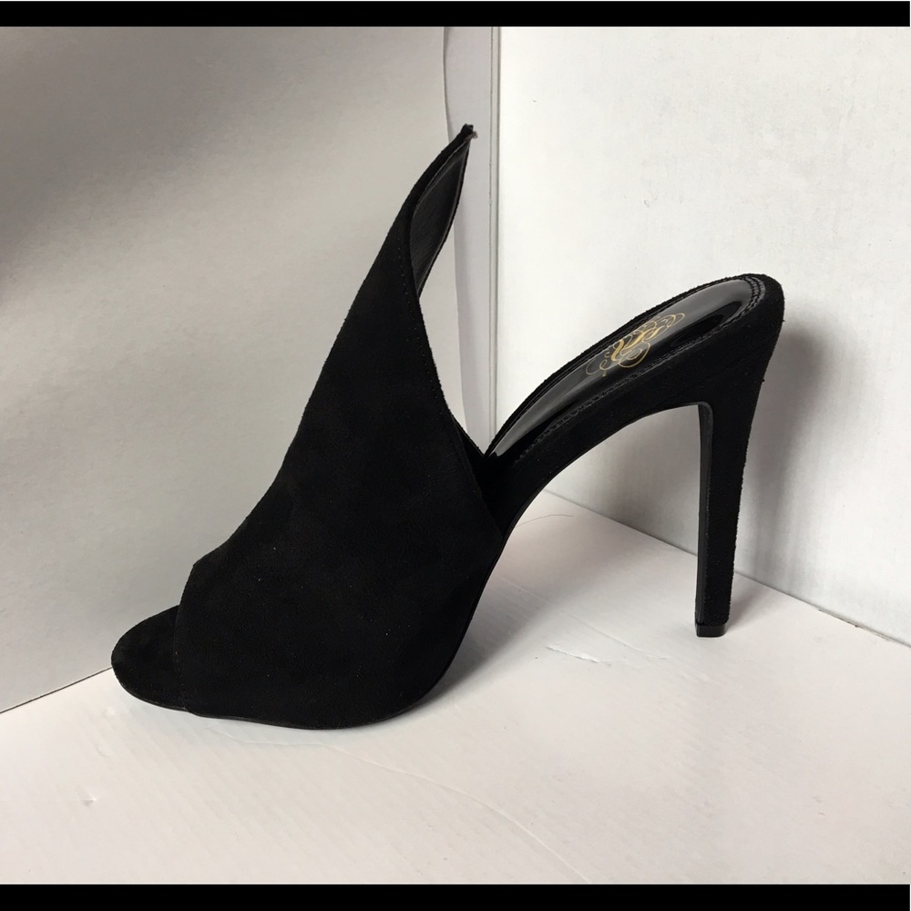 Brand new Pointed upper black heel size 7