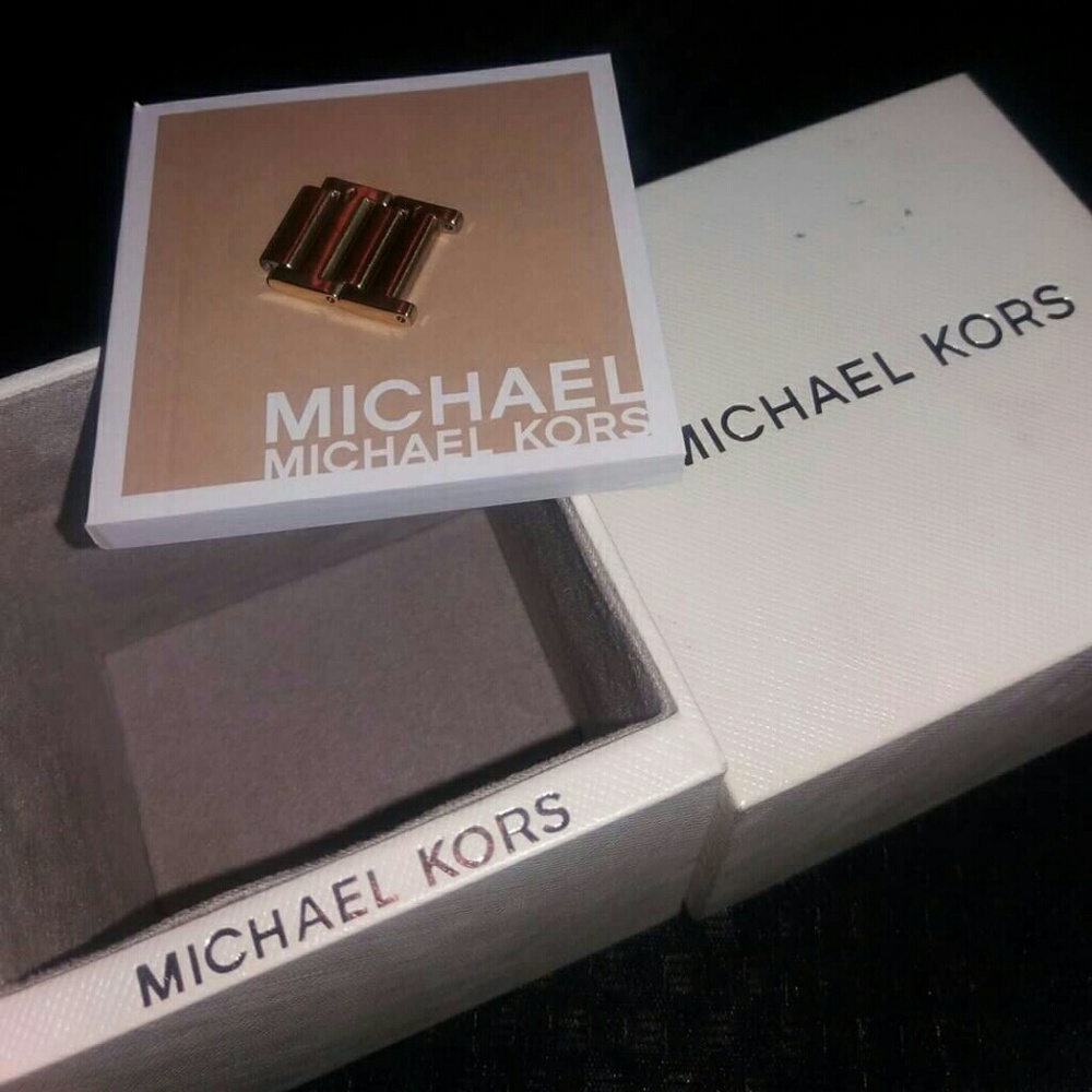 Sold Gold and Mother of Pearl Michael Kors watch - Picture 2 of 2