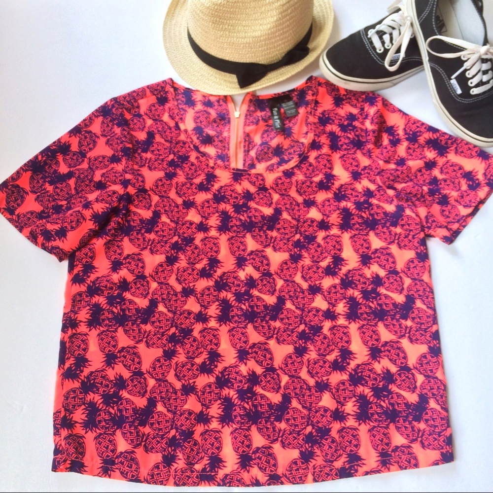 NWOT 🍍Pineapple Colorful Top.