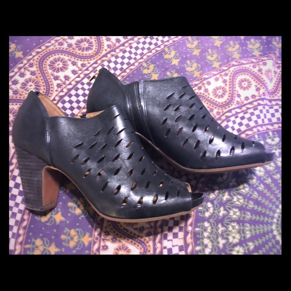 Clark's peep toe perforated heels