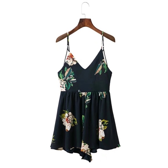 Navy Gardenia Floral Romper - Picture 2 of 4