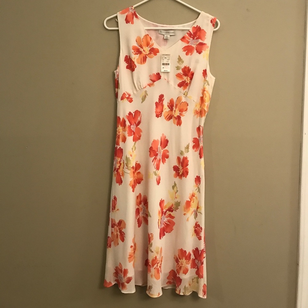 Petite Sophisticate Woman's size 10 floral dress.
