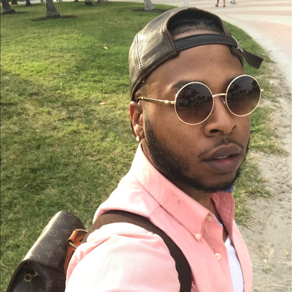 Meet your Posher, Dominique