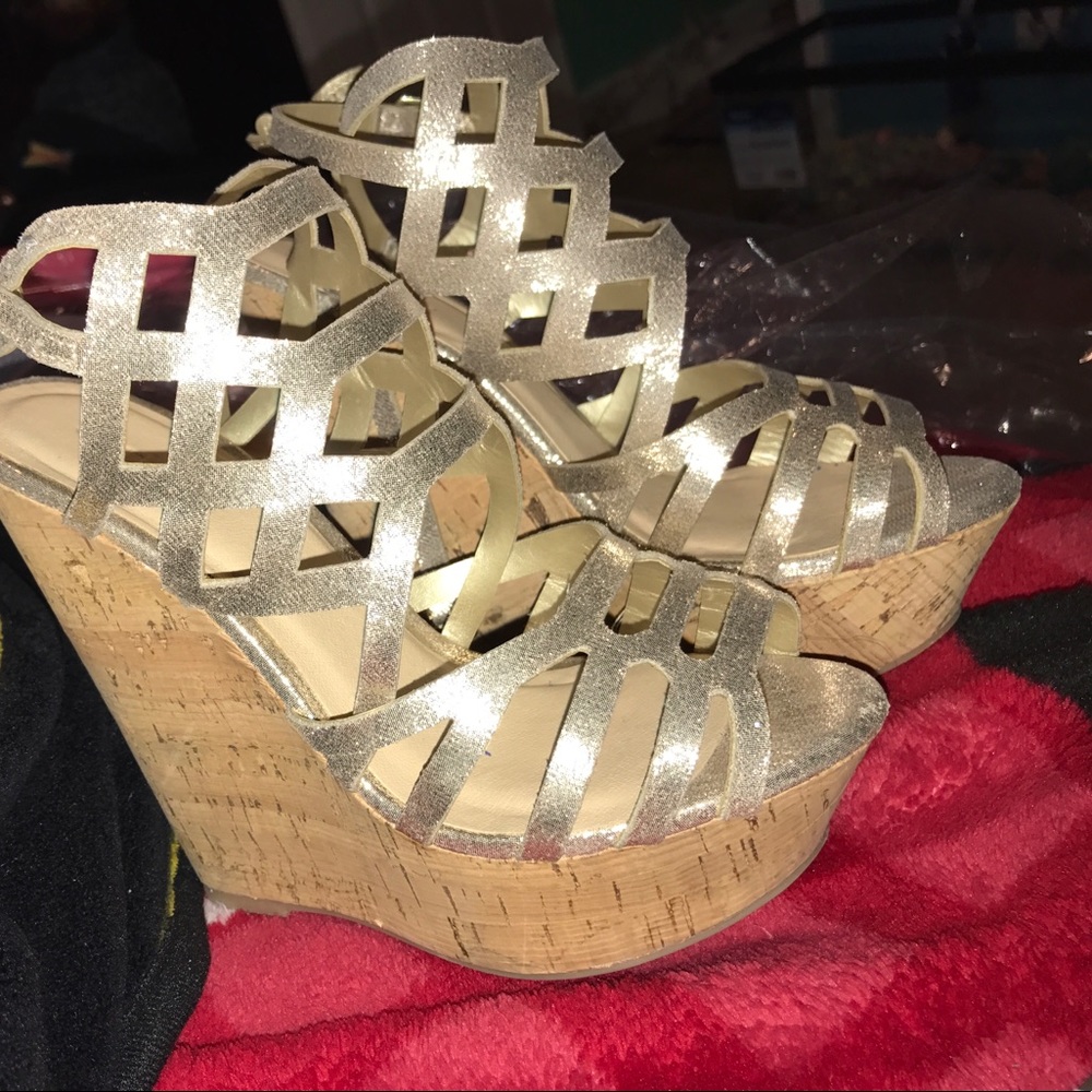Gold wedges
