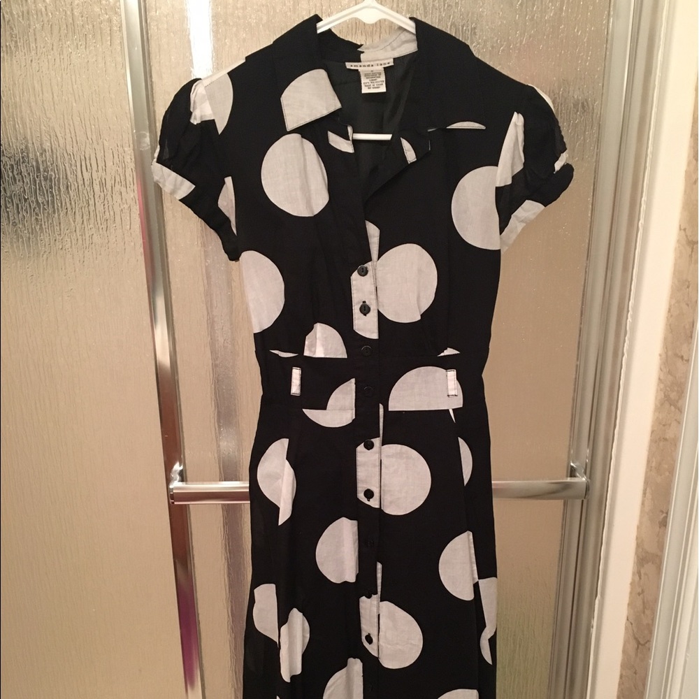 Adorable polka dot dress with pockets!