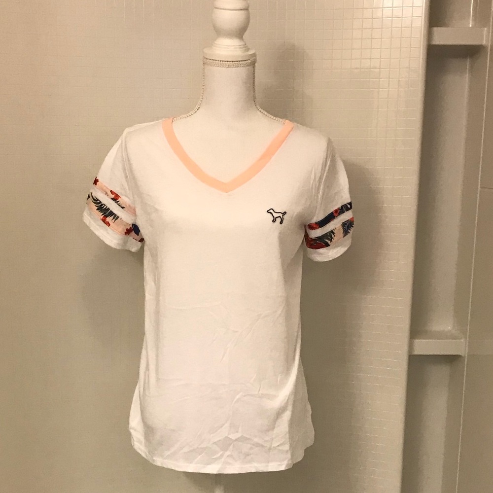 PINK VS T-shirt. Size M but is very big so fit a L