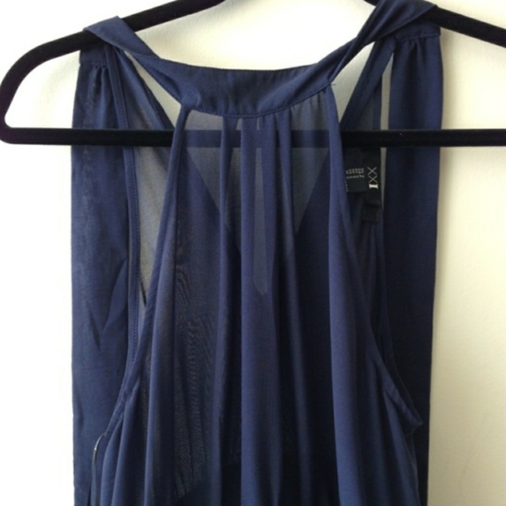 Dress - Picture 7 of 8